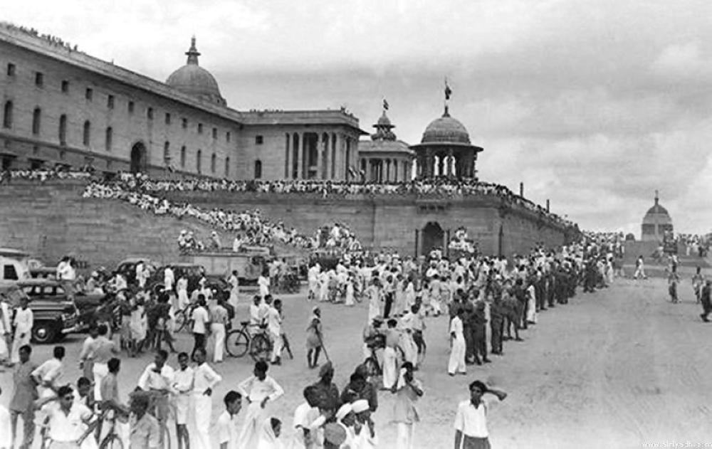 Sheikh Al-Hashmi arrived In Makkah in 1948 to perform Haj and stayed in the holy city rest of his life teaching and preaching.