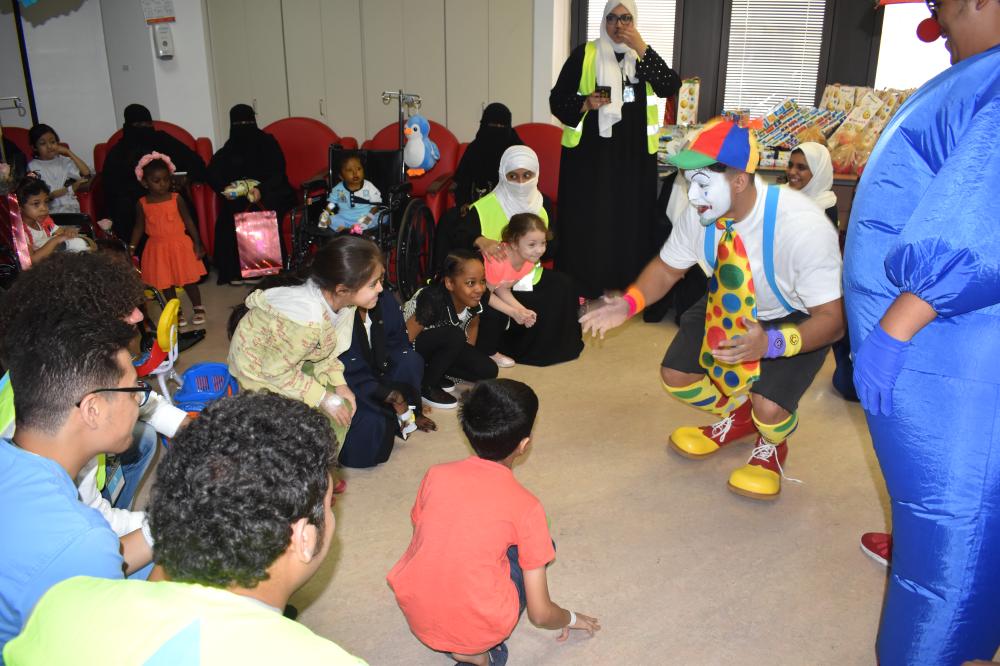 Rewa’a volunteers bring joy to ill infants at KAU hospital