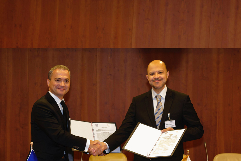 Signing with ILO-2