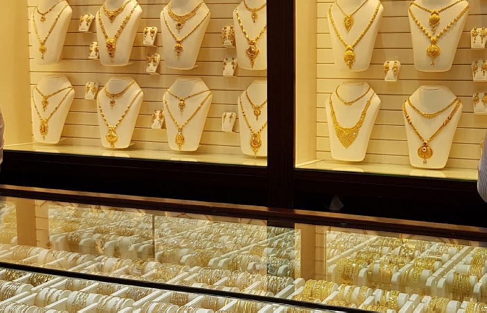 Expats watch carefully
as gold is losing luster