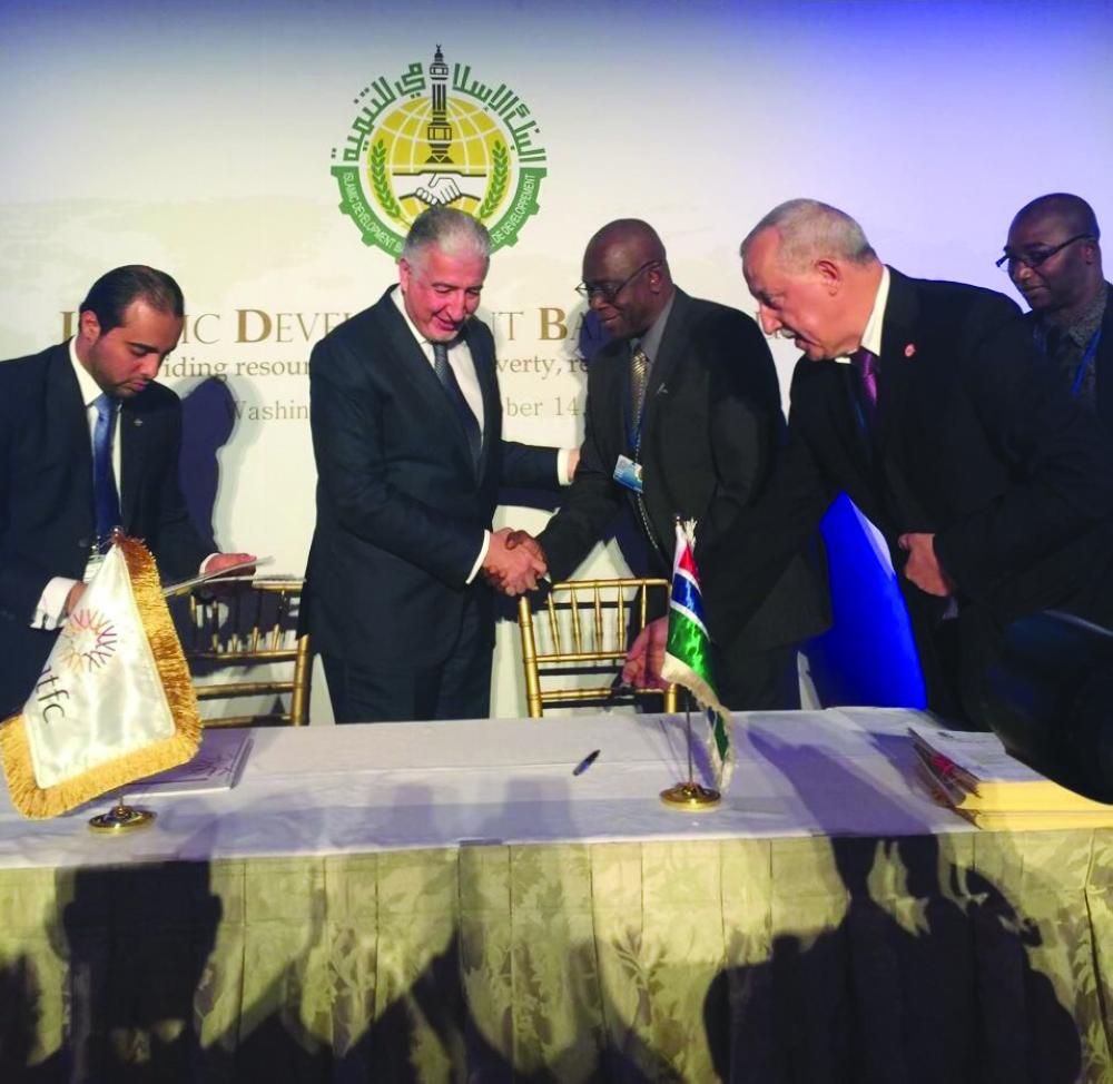 Eng. Hani Salem Sonbol (left), Chief Executive Officer of ITFC, shakes hands with Amadou Sanneh, Minister of Finance and Economic Affairs of Gambia, after the signing of agreement