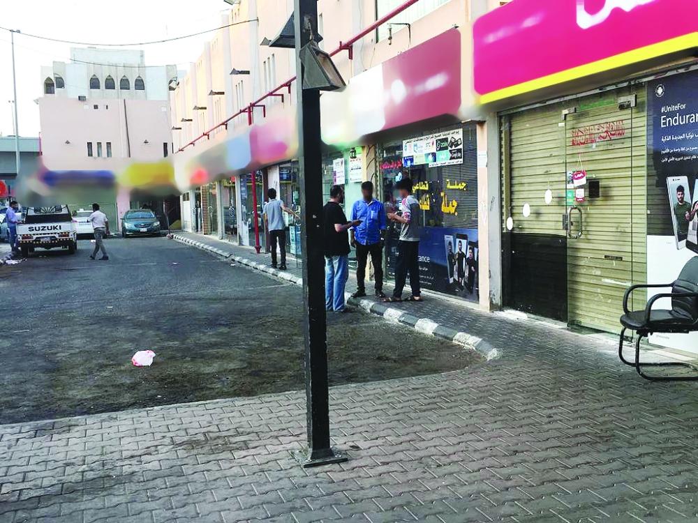 Despite concerted efforts by the authorities to enforce total Saudization in mobile phone sales and repair services, expatriates still control the sector often with the collusion of their Saudi sponsors. — Courtesy Al-Madina