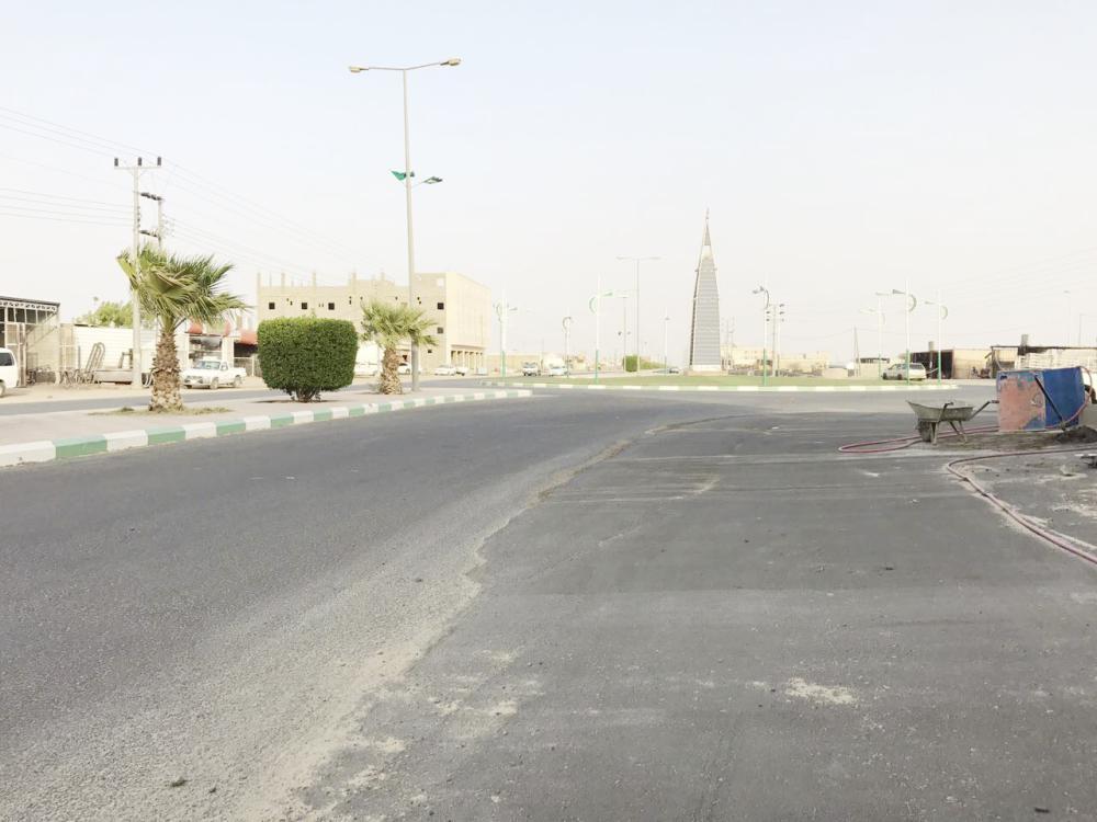 Umm Addoum township’s pathways along the streets are in poor condition. — Okaz photo