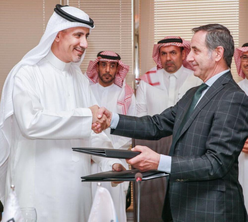 Eng. Abdullah Bin Saleh Alsuweilmy and Gonzelo Gavin during the contract signing ceremony. — courtesy photos
