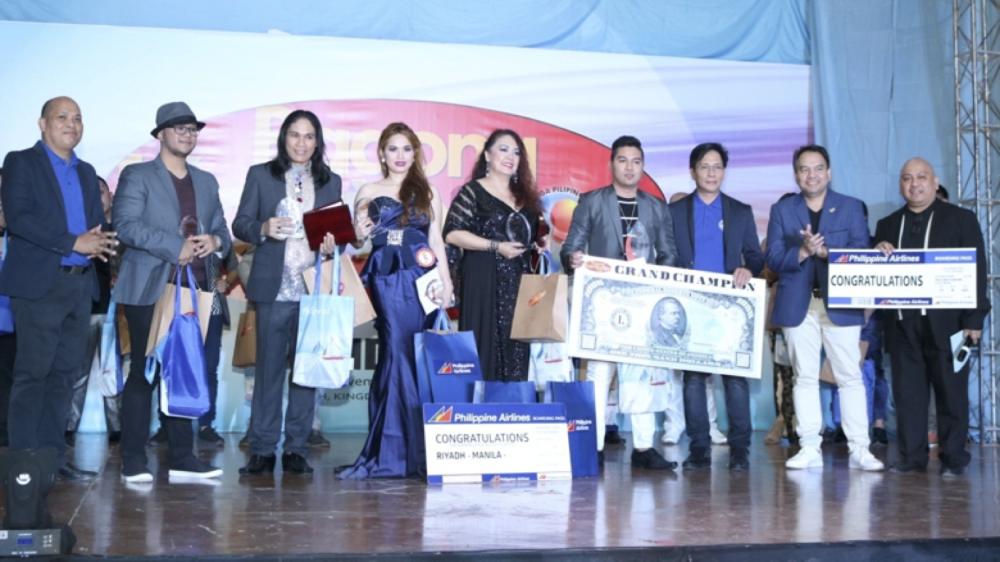 Bagong Kampeon Winners Samuel Sarabia - 5th place, Precioso Revilla - 4th place, Abigail Sendaydiego - 3rd place, Almira Roa - 2nd Place, Reymond Guillena - Grand Champion along with Olan Arawag - APM President, Jeff Almendras - APM Fouder & Chairman, Ricky Pacquing - Philippine Airlines Manager, Enrico Abad- BK Judge.