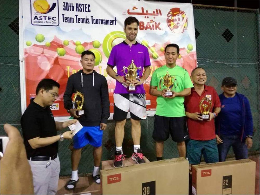 A2 Open singles champion Manuel Salvador with 1st runner-up Aris Feliciano and 2nd runner-up Gio Morte. 