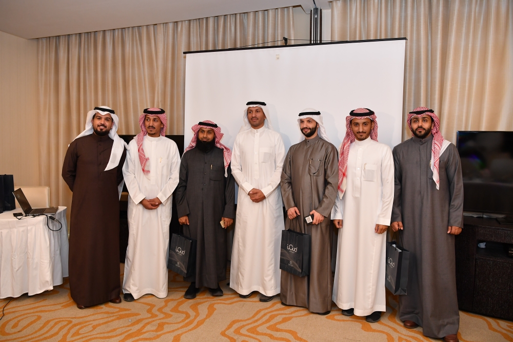 officials of iOud and Al-Raya Al- Bayda at the signing ceremony