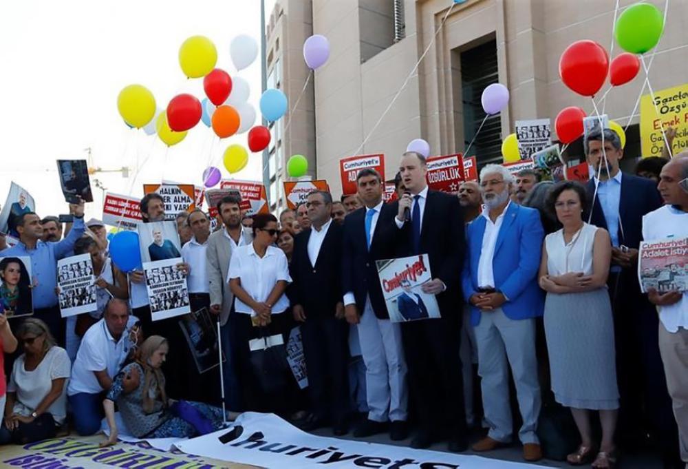 A demonstration outside a courthouse in Istanbul in solidarity with the staff of the opposition newspaper Cumhuriyet on trial over alleged support to terrorist groups. — Courtesy photo