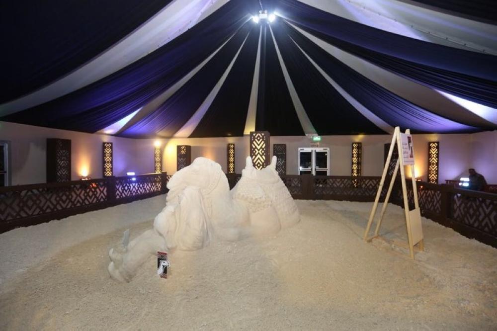 Indian sisters bewitch visitors to camel festival with sand art