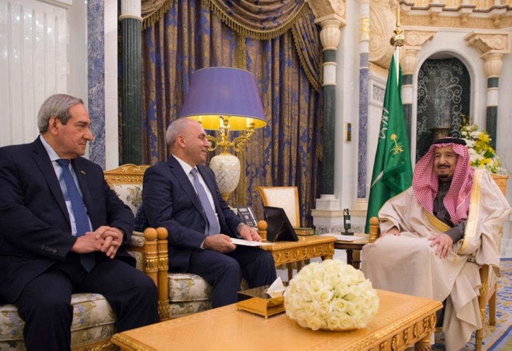 King receives Iraqi minister