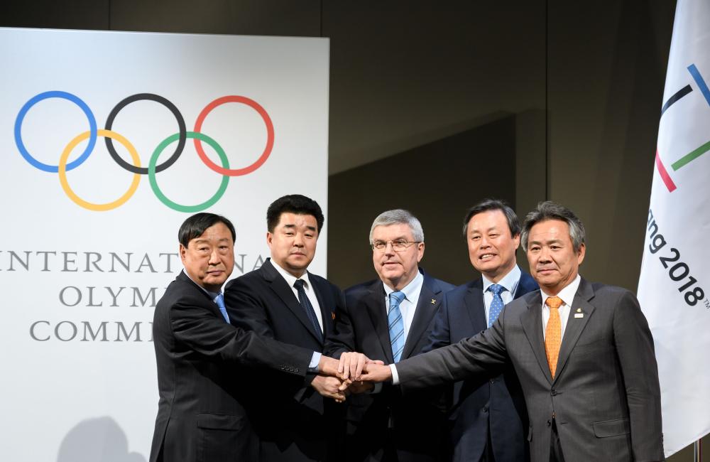 (From L) PyeongChang 2018 Olympics (POCOG) President Lee Hee-beom, North Korea’s Sports Minister and Olympic Committee President Kim Il Guk, South Korean Minister of Culture, Sports and Tourism Do Jong-hwan, International Olympic Committee (IOC) President Thomas Bach and South Korea’s National Olympic Committee President Lee Kee-heung pose during a signing ceremony at the Olympic Musueum in Lausanne Saturday. — AFP