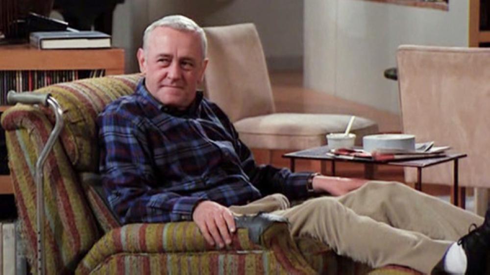 Actor John Mahoney, best known for playing Martin Crane on 11 seasons of “Frasier,” in a scene from the show.