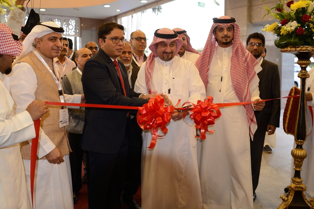 Shah Alam, Vice Consul General of India in Jeddah, and Eng. Loai Abdul Jawad, CEO of Emirates NBD in Saudi Arabia, cut the ribbon of the Trade Faire opening