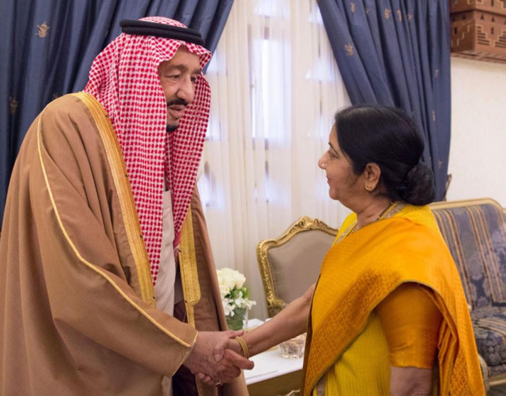 King meets Indian FM Swaraj