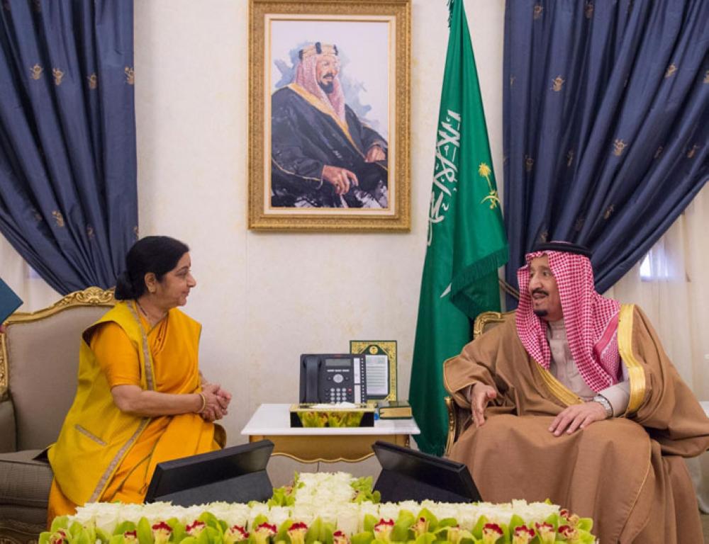 King meets Indian FM Swaraj