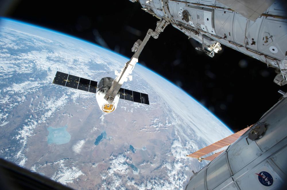 The Canadarm 2 reaches out to grapple the SpaceX Dragon cargo spacecraft and prepare it to be pulled into its port on the International Space Station (ISS) in this April 17, 2015 file photo. — AFP