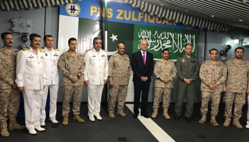 Ambassador hosts dinner 
aboard Pakistan Navy ship