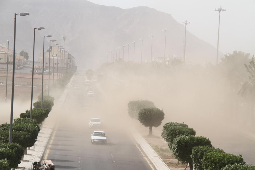 Dust blankets parts of Madinah on Tuesday. The blustery weather moved north, clearing the skies of Jeddah since Tuesday afternoon.