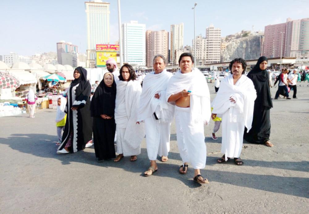 Indonesian couple bike their way to Makkah in yearlong trip