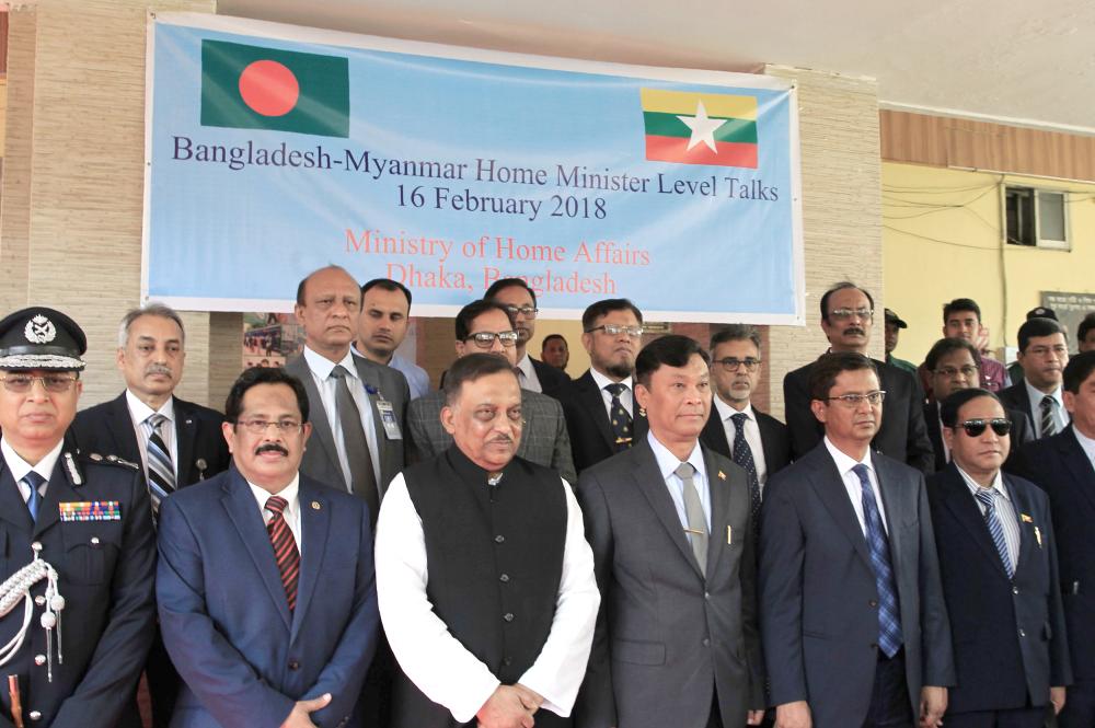 Myanmar Home Minister Gen Swe, center, and his Bangladesh counterpart Asaduzzaman Khan, third left, pose for a photo prior a meeting in Dhaka in this Feb. 16, 2018 file photo. — AFP