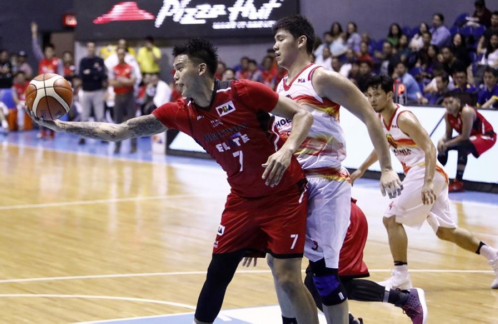 Blackwater defeats Phoenix to stay alive