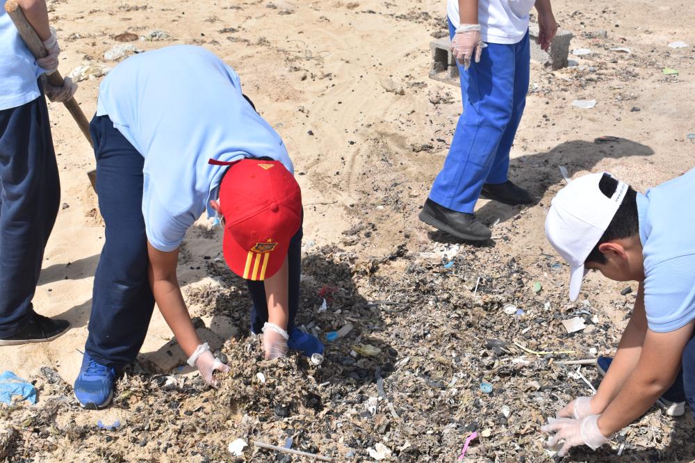 Elementary pupils lend a hand to clean up Salman beach