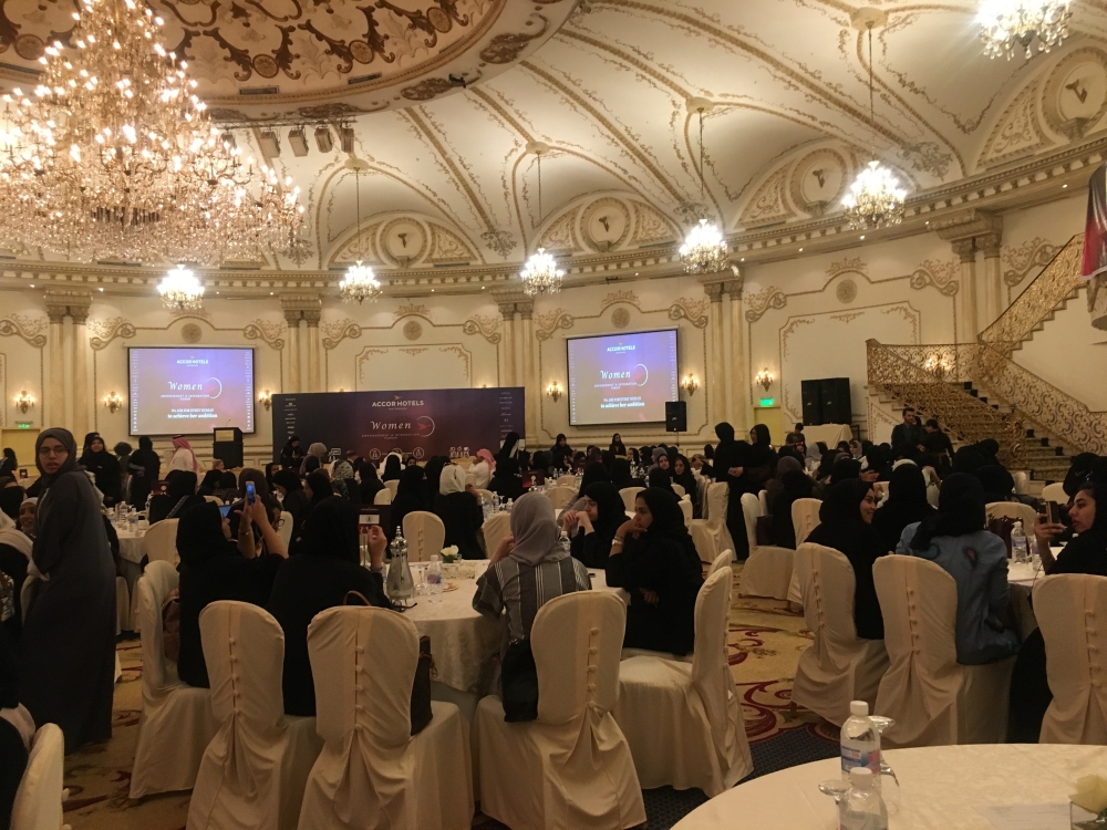 Saudi women  can now work as tourist guides