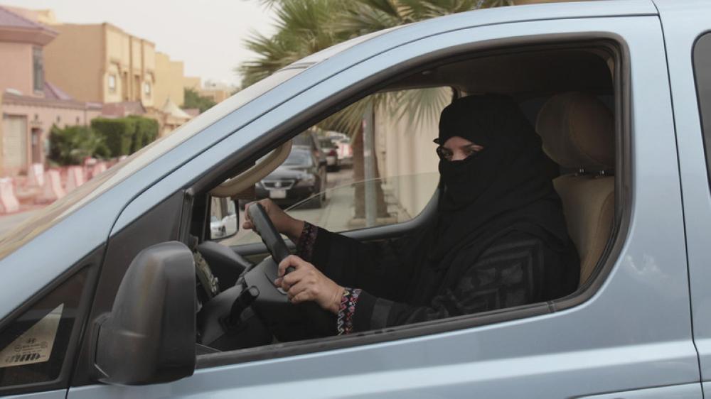 In addition to basic driving lessons, the safe driving training will cover traffic regulations, safety precautions and road manners.