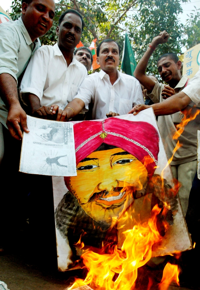 Congress party workers burn a poster of Indian pop star Daler Mehndi in Mumbai, India, in this Oct. 17, 2003 file photo. — Reuters