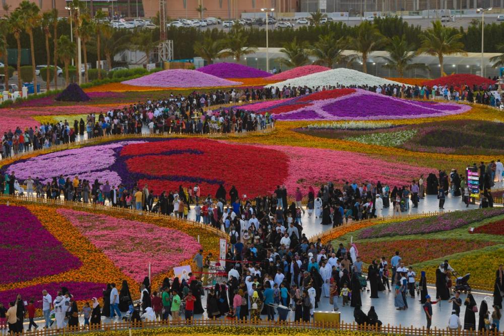 Yanbu pulls crowds with spectacular flower show
