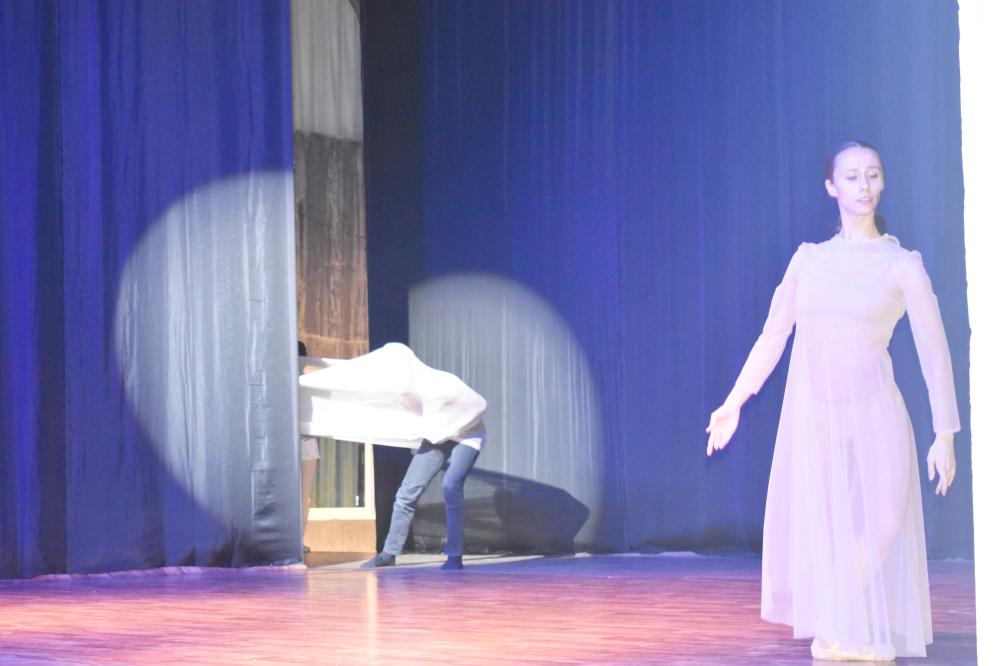 Contemporary ballet show amazes audience