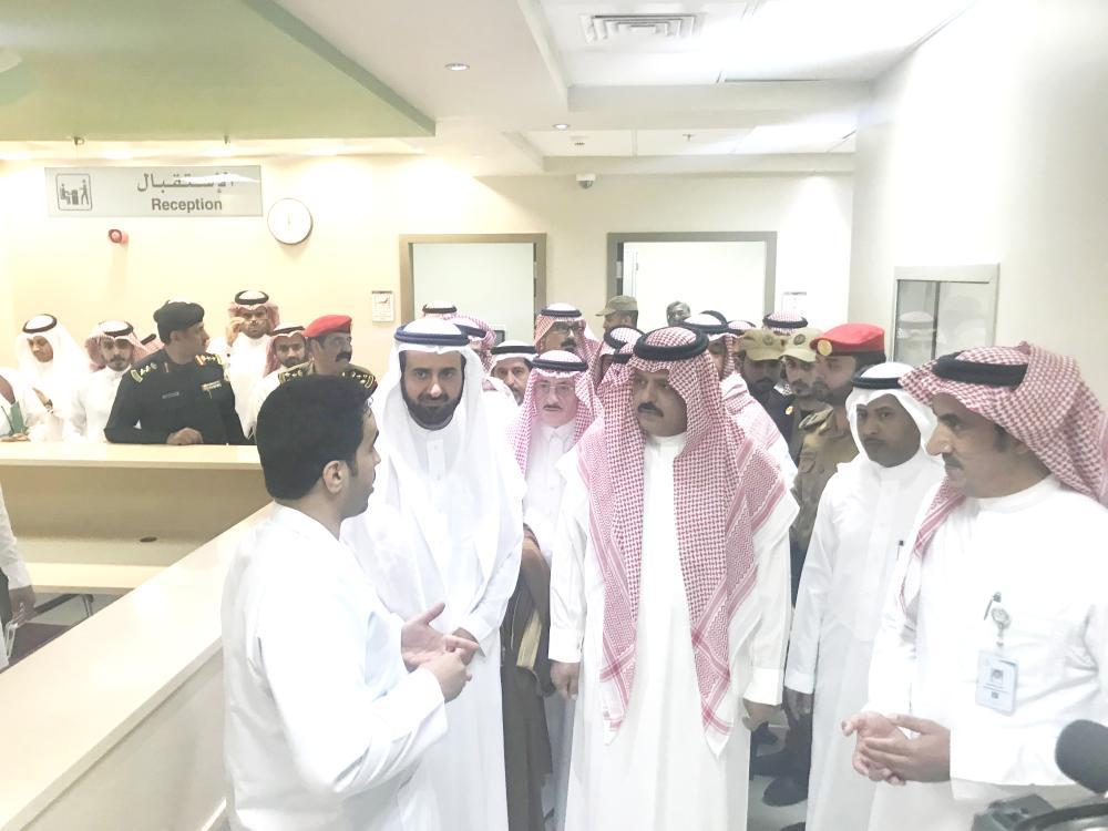 Emir of Hail Prince Abdulaziz Bin Saad opens King Salman Specialist Hospital in the presence of Health Minister Tawfiq Al-Rabiah. Right: The emir and the minister tour the hospital's facilities after its opening.
