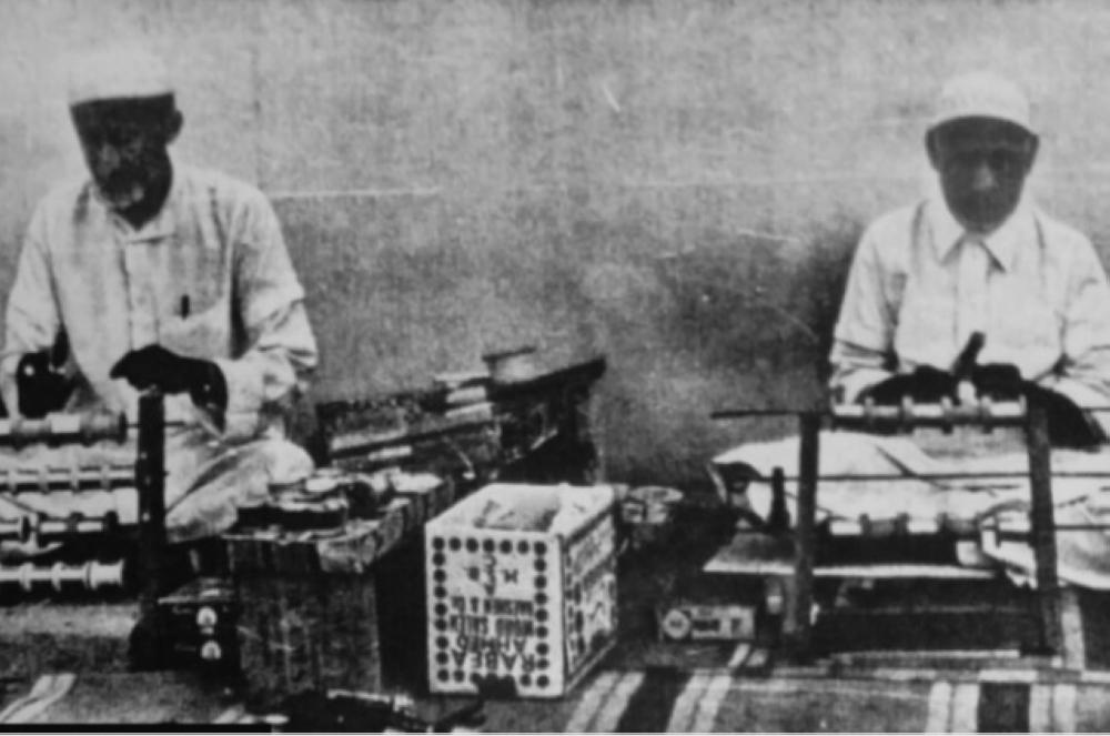 Makkah craftsmen sew the Kaaba cover since 1926