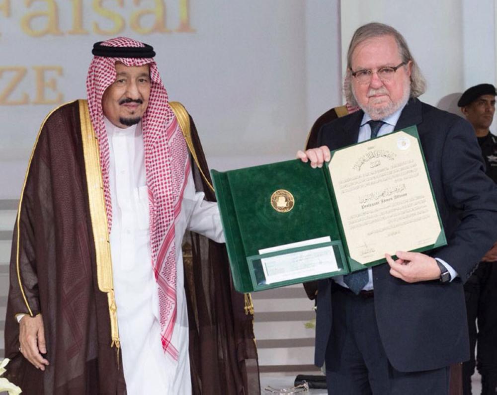 King Salman honors winners of King Faisal Prize