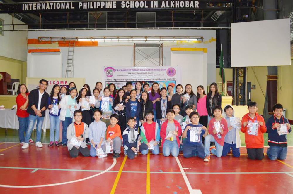 Volunteers and doctors of Filipino Dentist in KSA (FDK-ER) attending to school children and others during month long campaign organized at three schools in Dammam and Al-Khobar. — Courtesy photos
