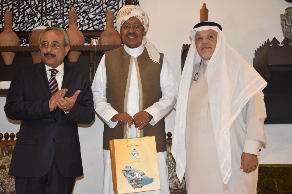 MOFA hosts diplomats, spouses at Al-Tayebat Museum