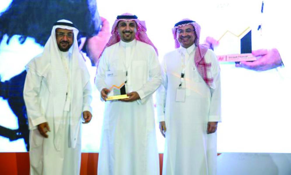 Mohammad Al Shammasi, Chief Executive Officer of Derayah Financial, receives the award