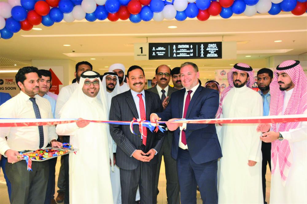 
British Consul General  Barrie Peach cuts the ceremonial ribbon at LuLu Hypermarket Marwah on April 22 at 11:00 AM with LuLu officials


