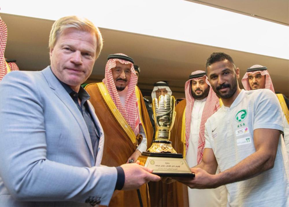 King Salman hands King's Cup to Al-Ittihad club
