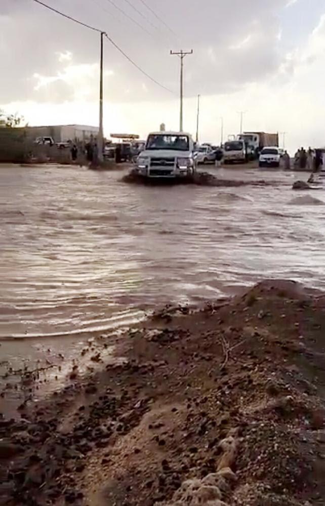 Floods isolate Al-Halat
and solution is a ferry