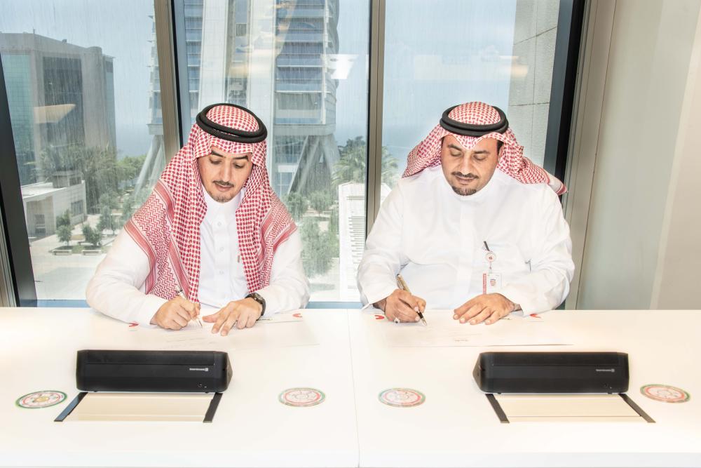 Bander Hamooh, CEO of Panda Retail Co., and Fahad Nasir Al Shathri, chairman of the board of directors of Saudi Investment Company (SICO), sign the contract