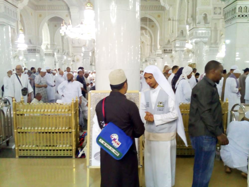 Interpreters in 10 languages translate for Umrah pilgrims