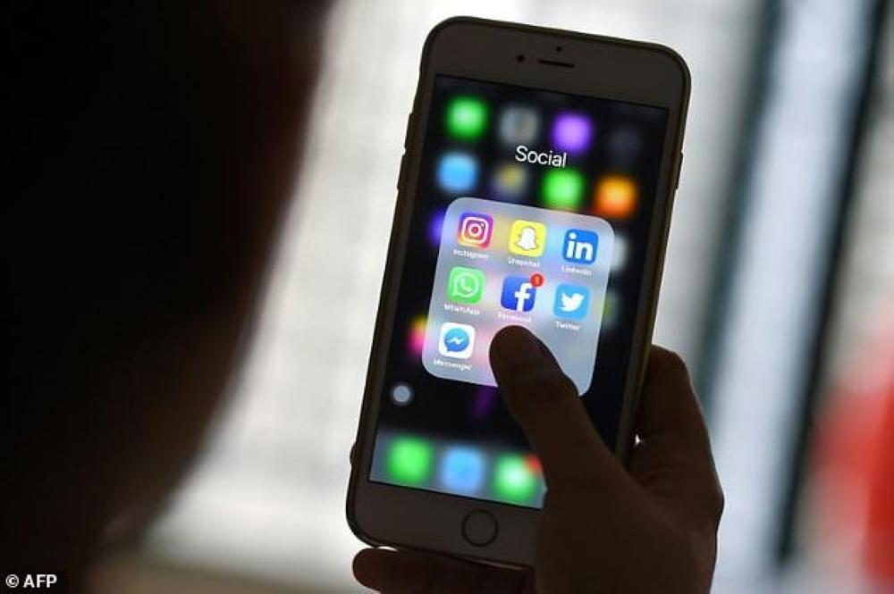 Facebook news use declining, WhatsApp growing: study