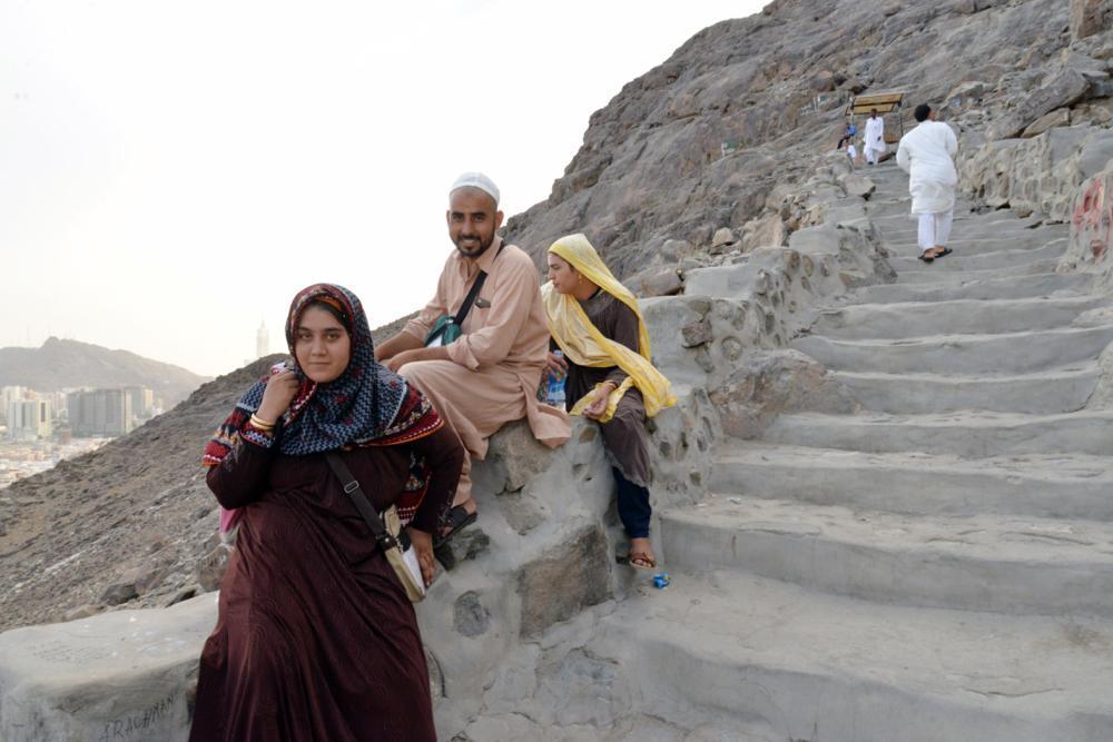 Mount Al-Nour looks like a camel’s hump. It has the Cave of Hiraa where the Prophet (pbuh) heard angel Gabriel for the first time and where the prophethood was bestowed upon him. — Okaz photos