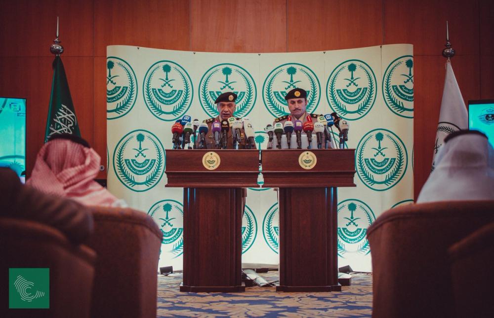 Ministry of Interior spokesman Maj. Gen. Mansour Al-Turki (left) and Director General of the Traffic Department Maj. Gen. Muhammad Al-Bassami address a joint press conference in Riyadh on Sunday following the implementation of women driving.
