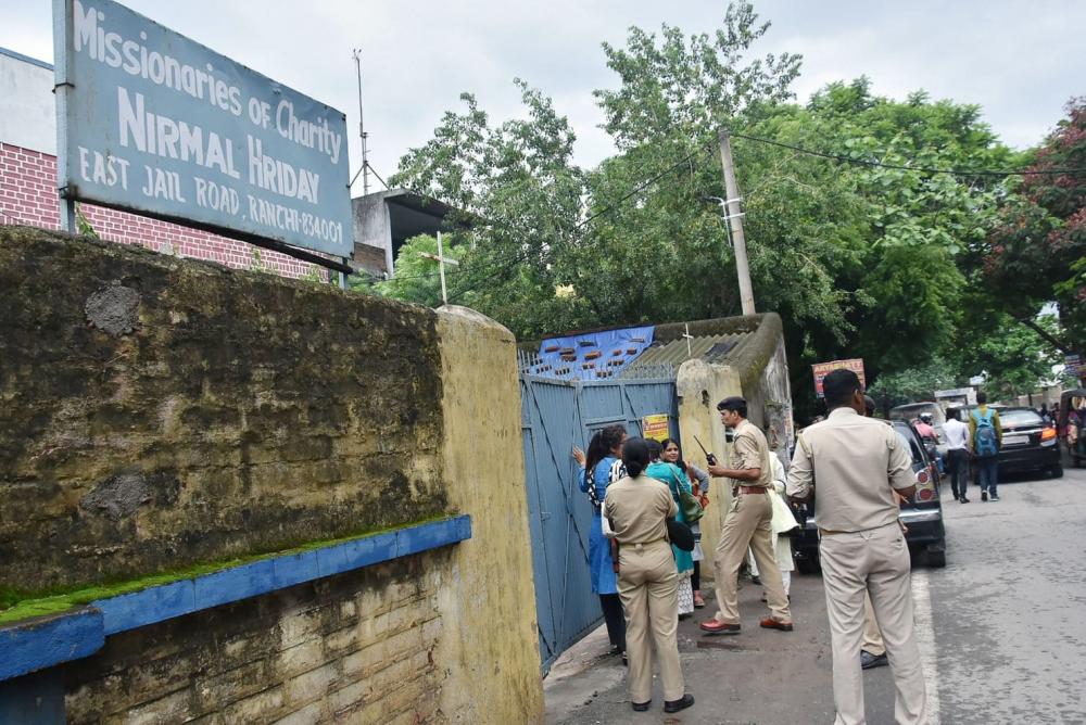 Police gather outside the premises of Mother Teresa’s Missionaries of Charity in India. A staff member and a nun who worked there were arrested on suspicion of selling babies. — AFP
