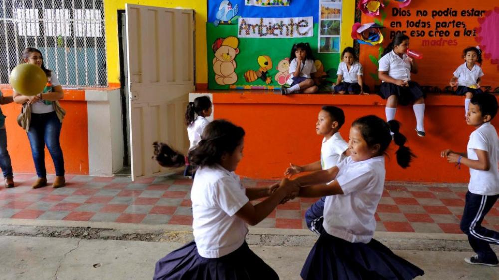 Honduran teachers unite to save education system