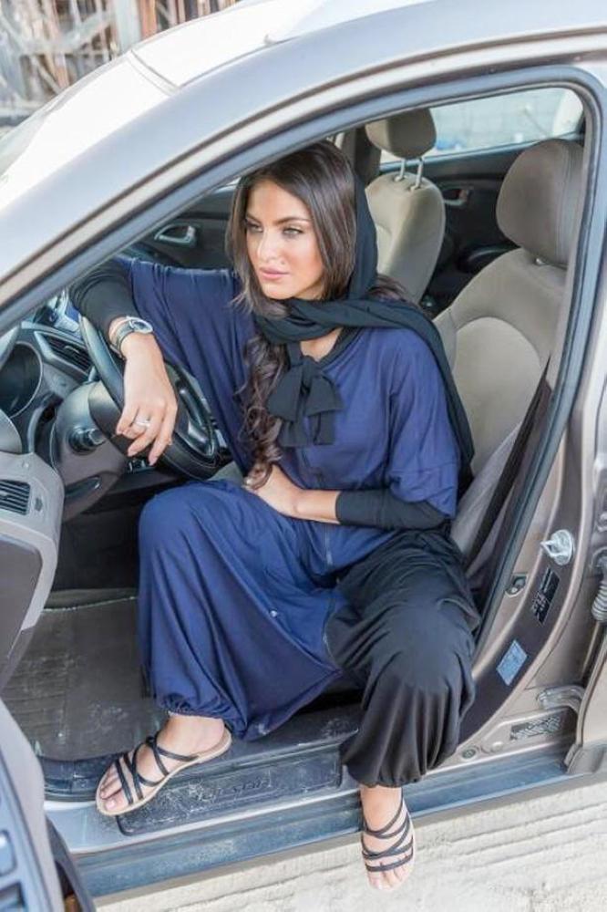 Driving abayas for comfortable journey