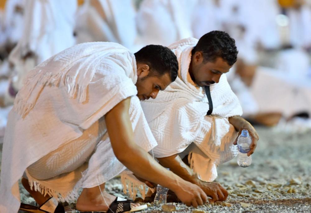 Nearly 2.4 million pilgrims ascend Arafat for peak of Haj