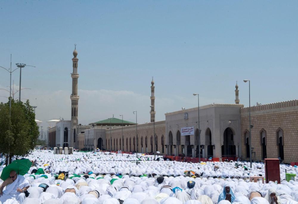 Nearly 2.4 million pilgrims ascend Arafat for peak of Haj